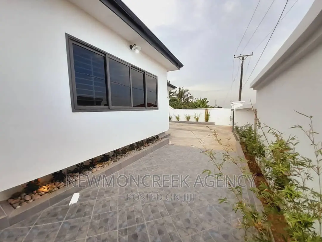 3bdrm Bungalow in Kwabenya Estate Road, Accra Metropolitan for sale