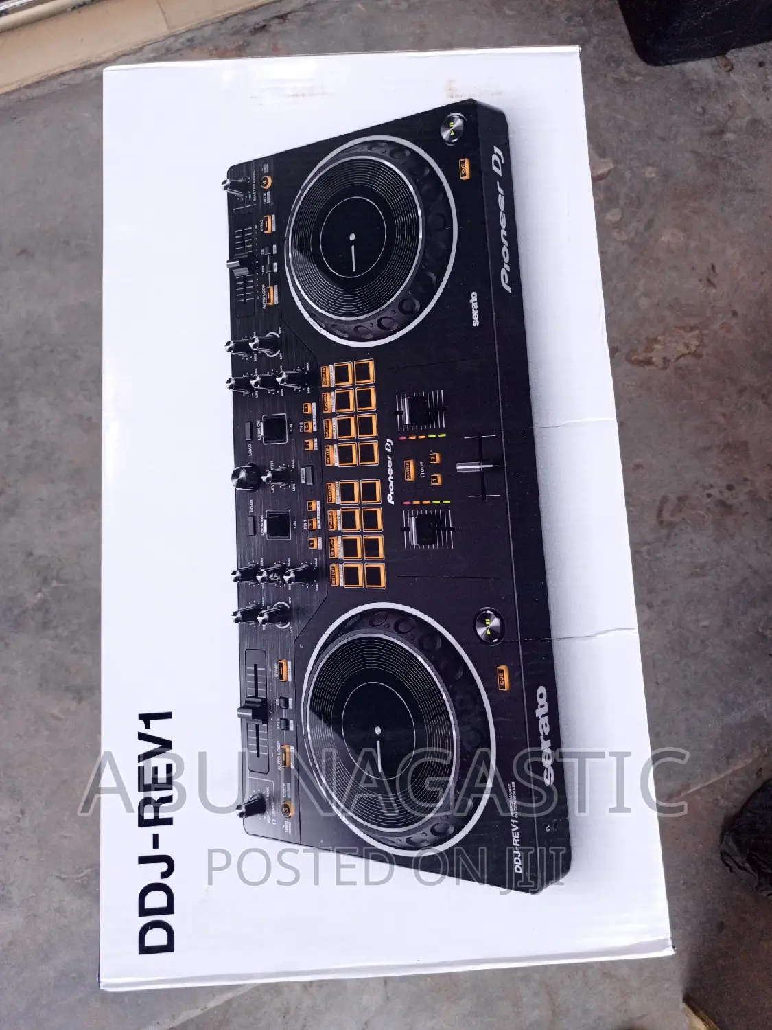 Pioneer DDJ-Rev1 Digital Serato DJ Controller