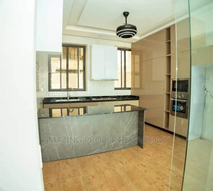4bdrm House in Dzorwulu for sale