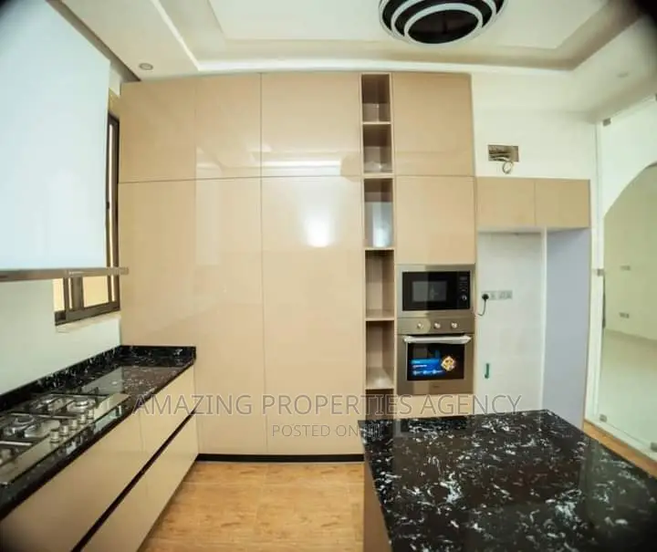 4bdrm House in Dzorwulu for sale