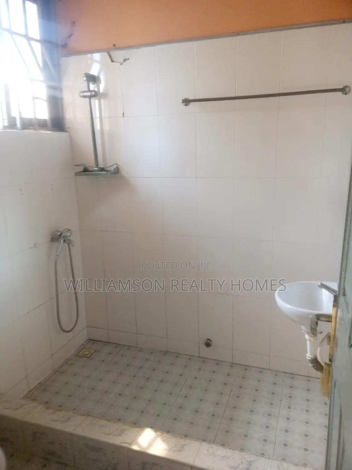 1bdrm Apartment in Community 18, Spintex for rent