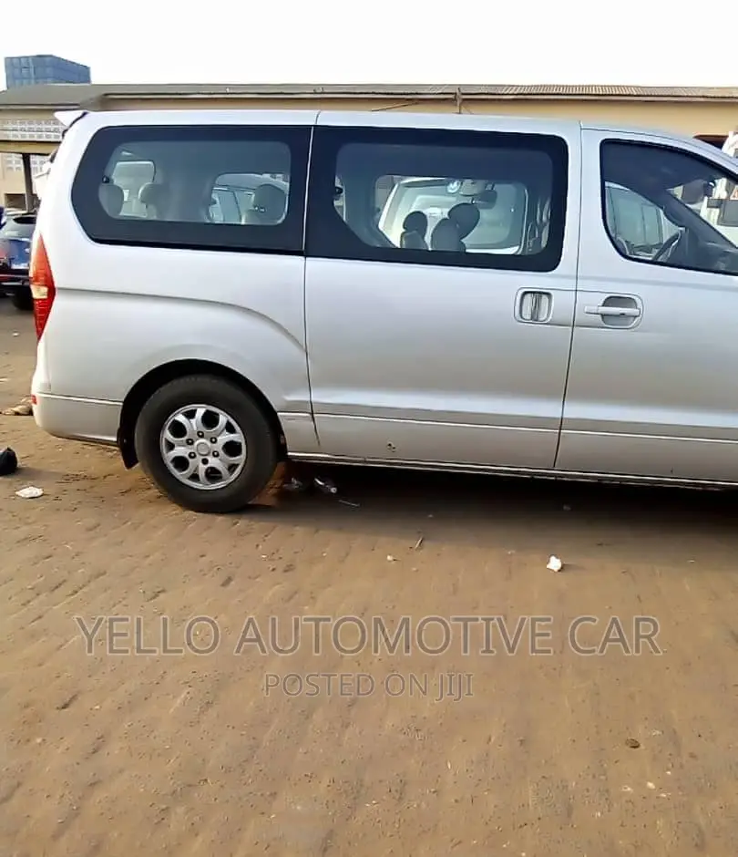 Rent 12 Seater Hyundai H1