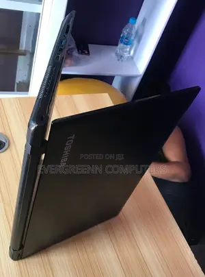 Laptop Toshiba Satellite C55 4GB Intel SSD 256GB