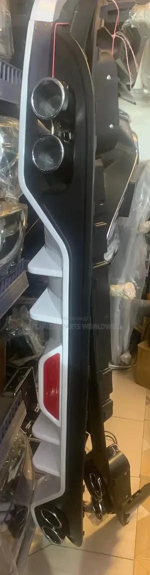 Hyundai Elantra Back Bumper Diffuser With Brake Lights