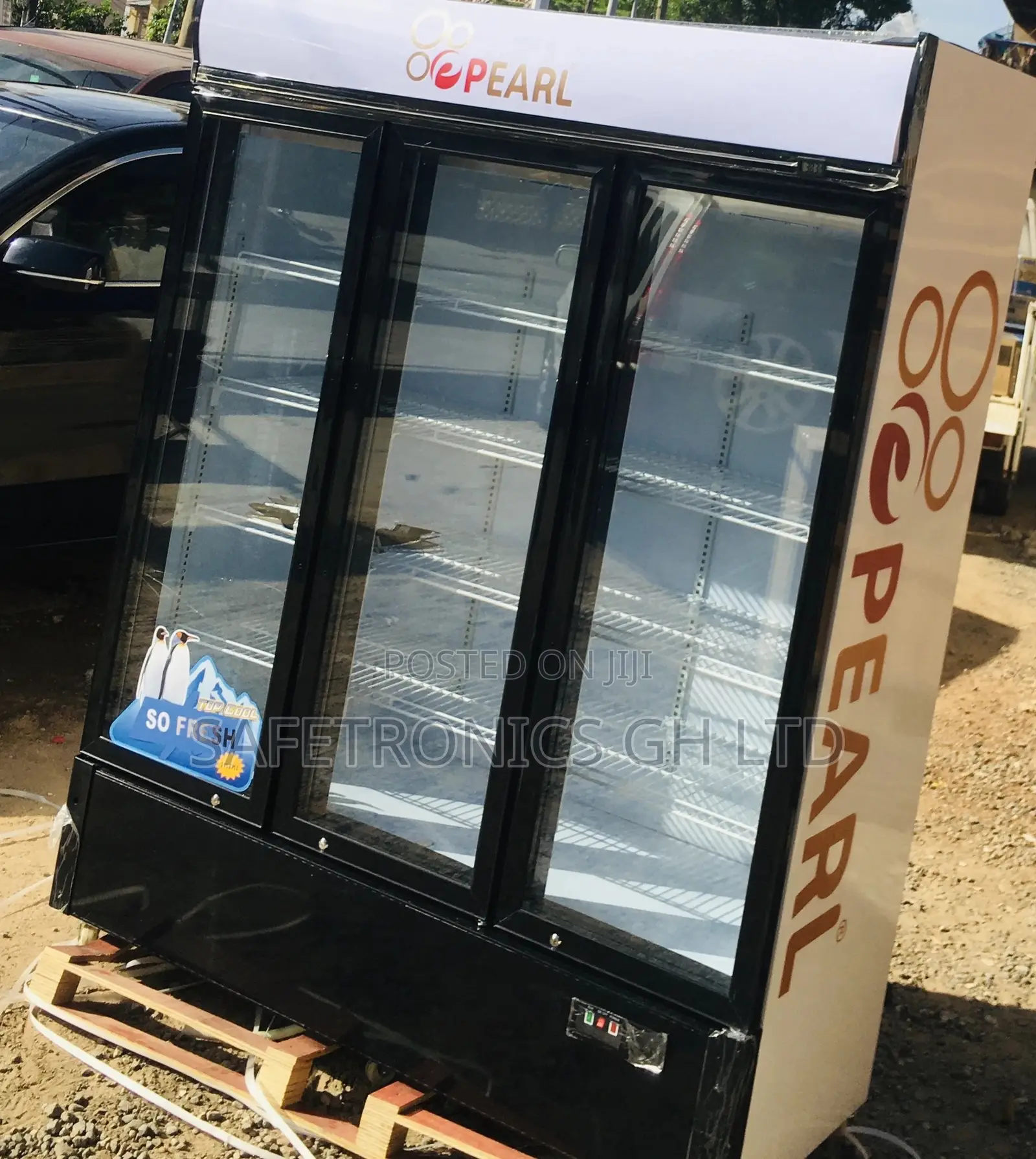 Best 3 Doors Display Pearl Glass PVC-150 950 Liters