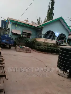 Furnished 8bdrm House in Top Boat Estate, Kumasi Metropolitan for sale