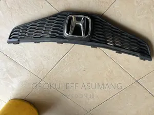 Honda Fit 2009-2013 Top Grille