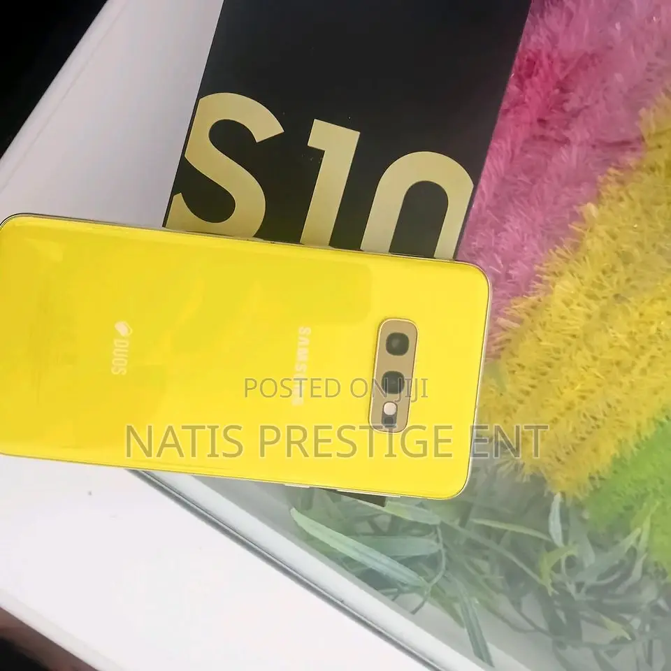 New Samsung Galaxy S10e 128 GB Yellow
