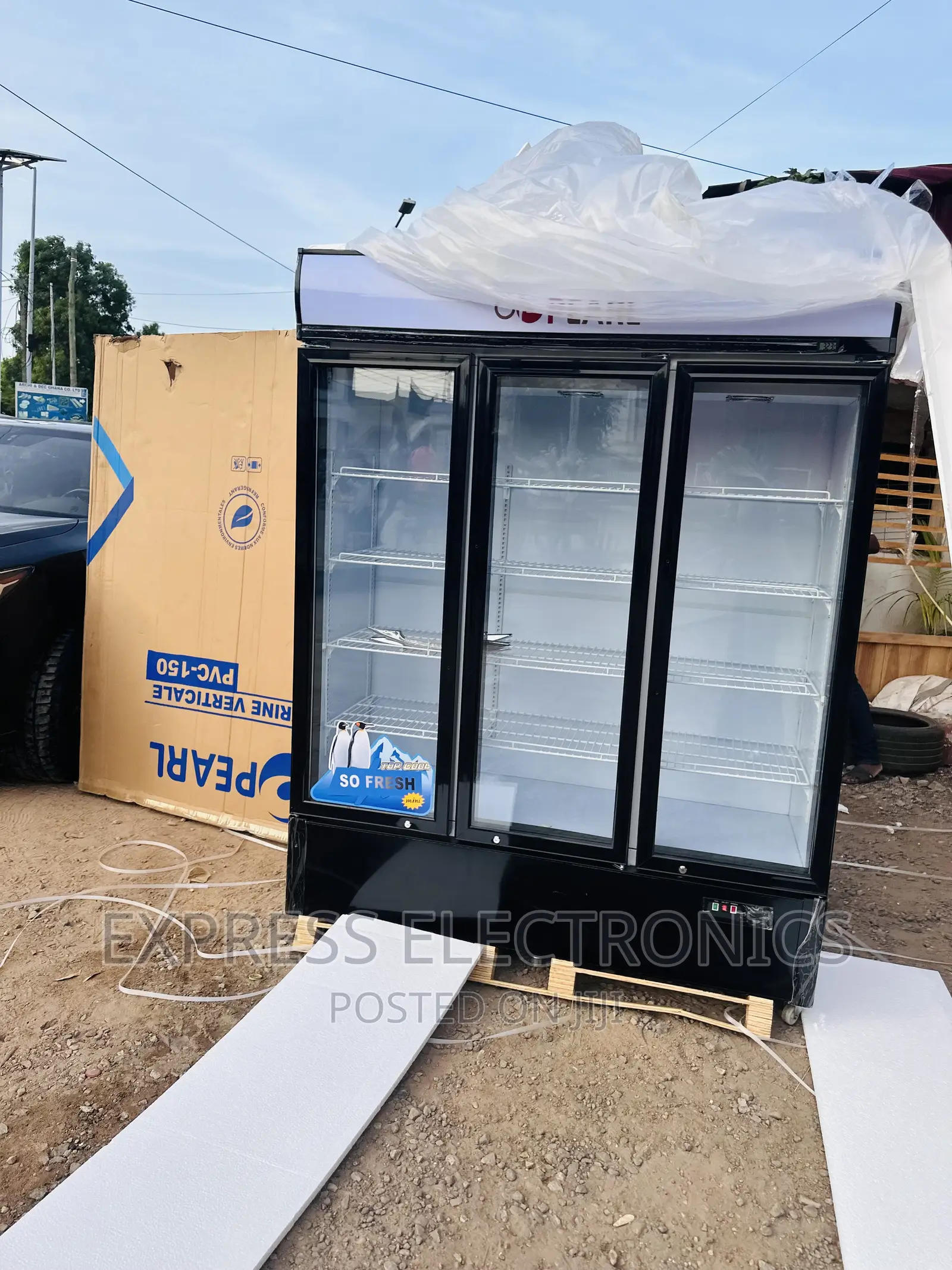 Elegant Design White Display Fridge Pearl PVC-150