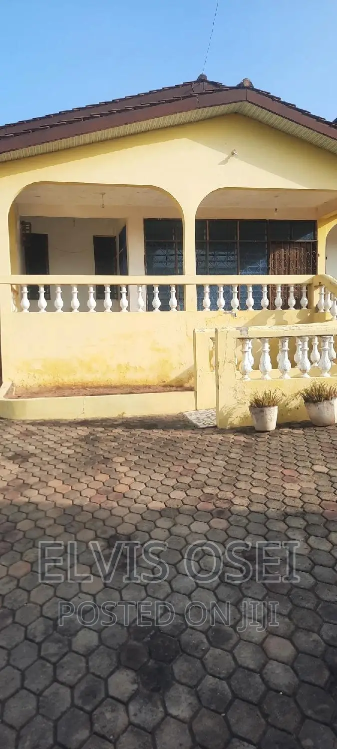 4bdrm House in Gbawe Telecom for rent