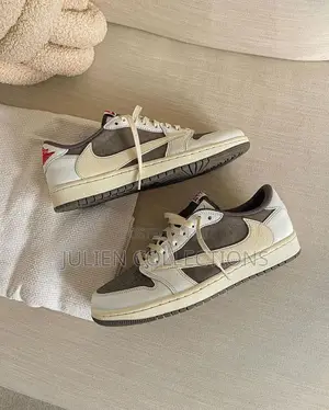Jordan 1 Low OG Travis Scott