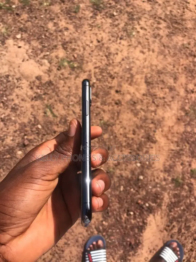 Apple iPhone 11 64 GB Black