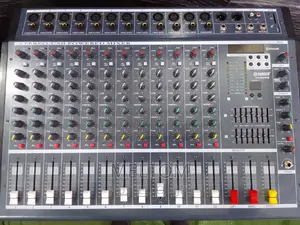 Yamaha Ya1202usb 12channels Powered Amplified Mixer
