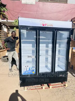 Large Internal Space Pearl Display PVC-150 950L