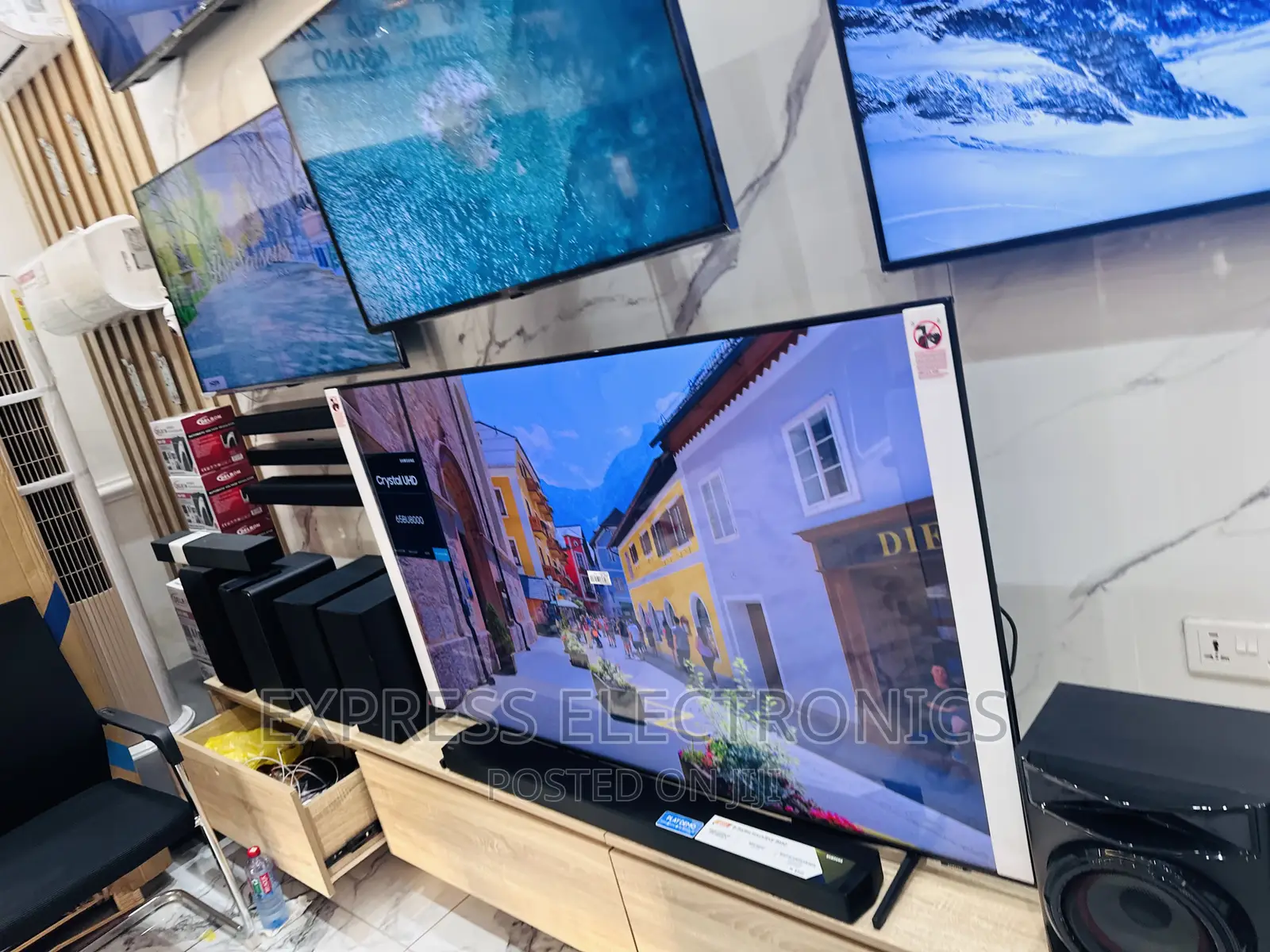 Available Now at 10gig Store Samsung UHD Smart 55”Au7000