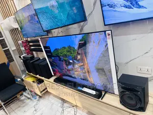 Max View UHD Smart Glossy Samsung 55”Au7000