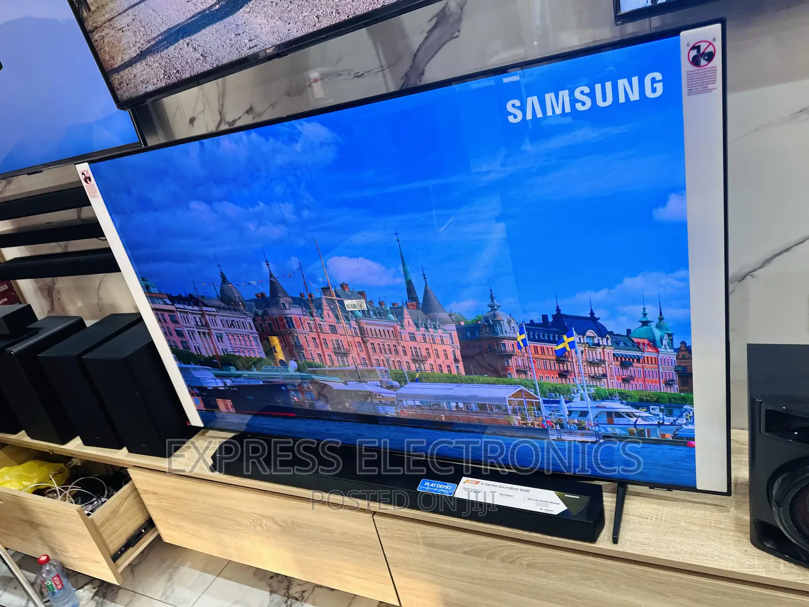 Max View Uhd Smart Samsung 85”Cu8000 Tv