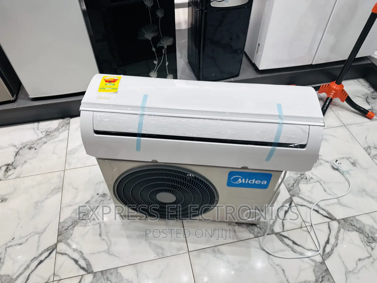 Fresh Airflow Split Inverter 2.5hp AC Midea White