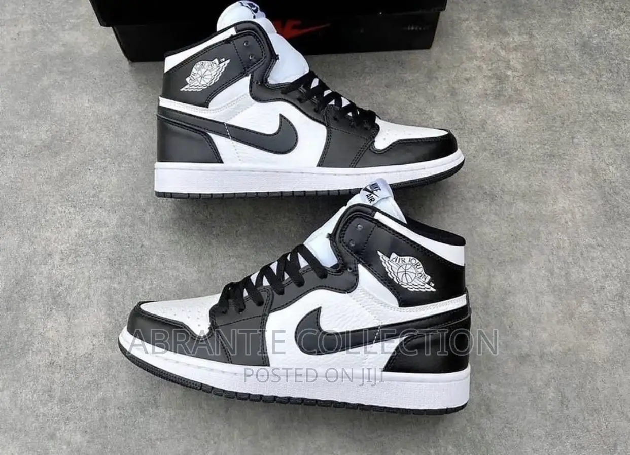 Air Jordan Retro 1 Black/White