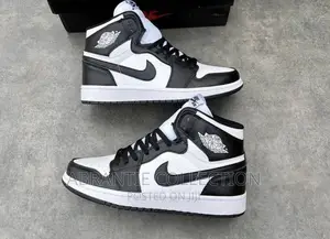 Air Jordan Retro 1 Black/White