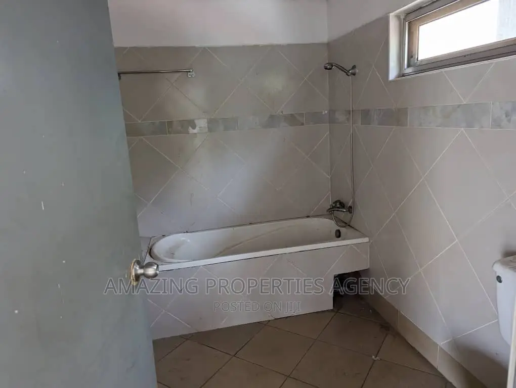 5bdrm House in North Ridge for sale