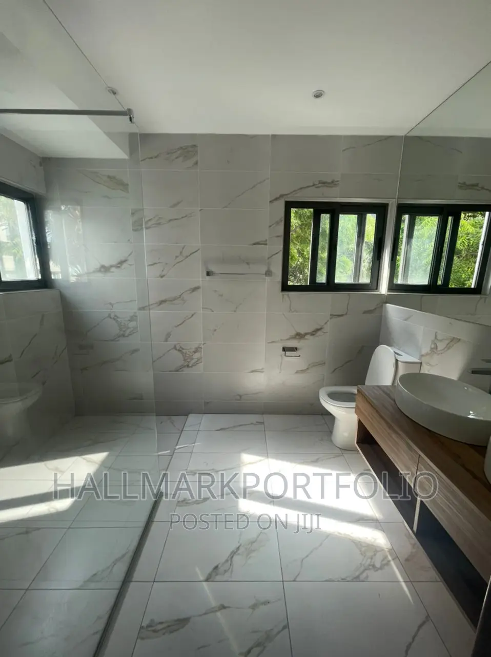 4bdrm Townhouse / Terrace in Cantonments for rent