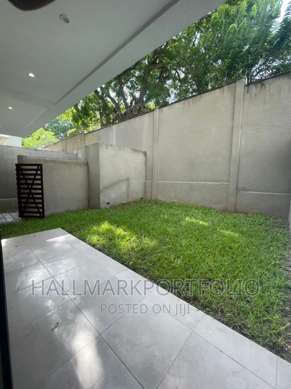 4bdrm Townhouse / Terrace in Cantonments for rent