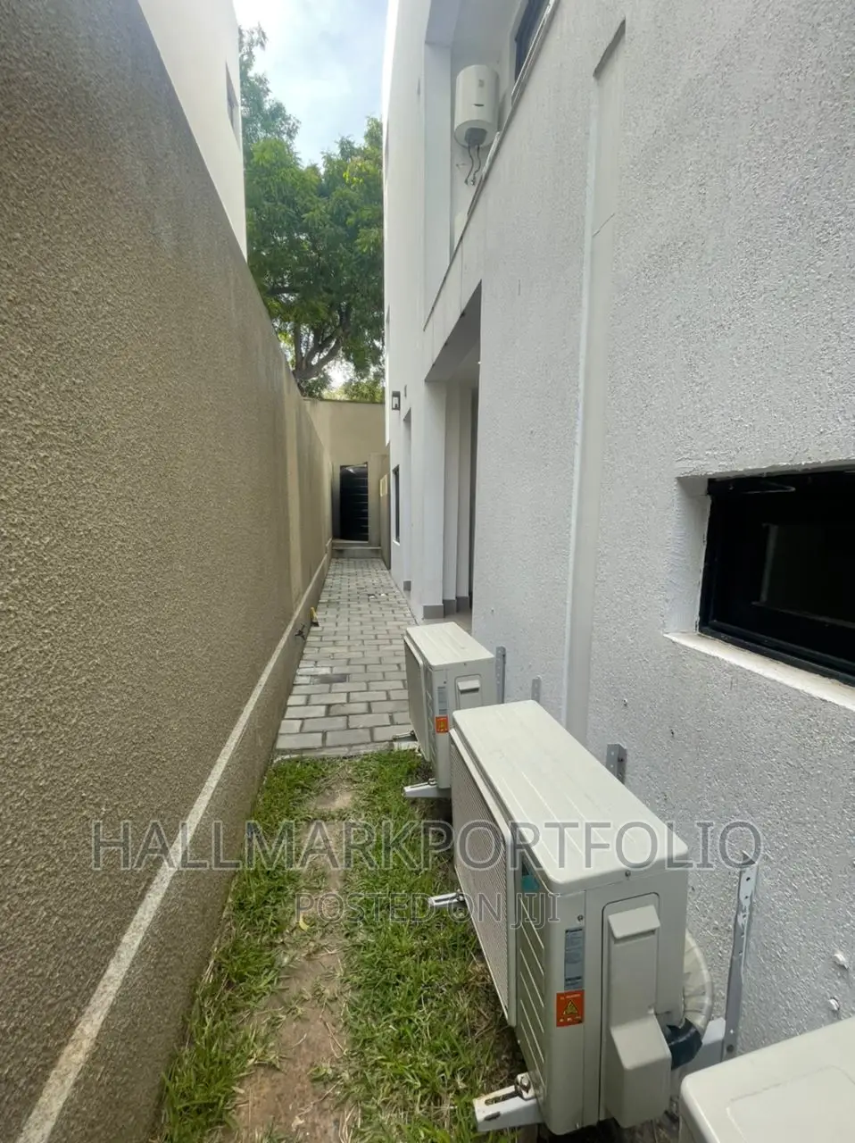 4bdrm Townhouse / Terrace in Cantonments for rent