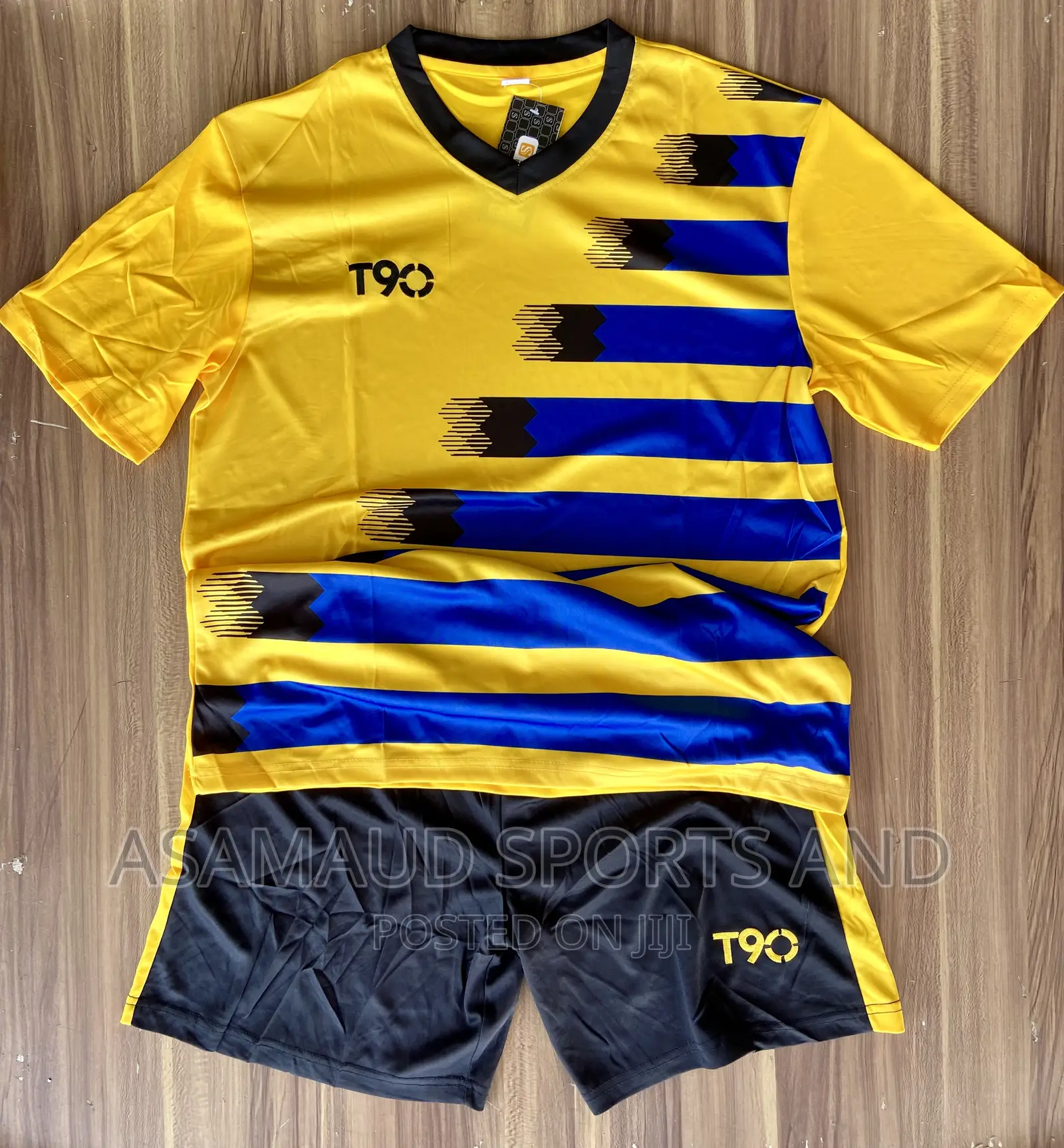 Original Set of Jerseys 16 Pieces Plus 2 Goalkeepers
