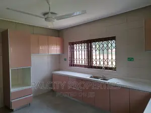 5bdrm House in Paraku Estate, Kumasi Metropolitan for rent
