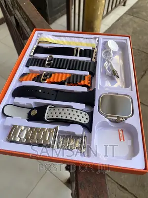 Smart Watch With 7 Free Straps/ Handles (7 in 1 Smartwatch)