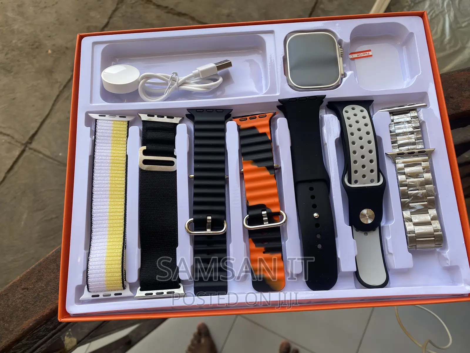 Smart Watch With 7 Free Straps/ Handles (7 in 1 Smartwatch)