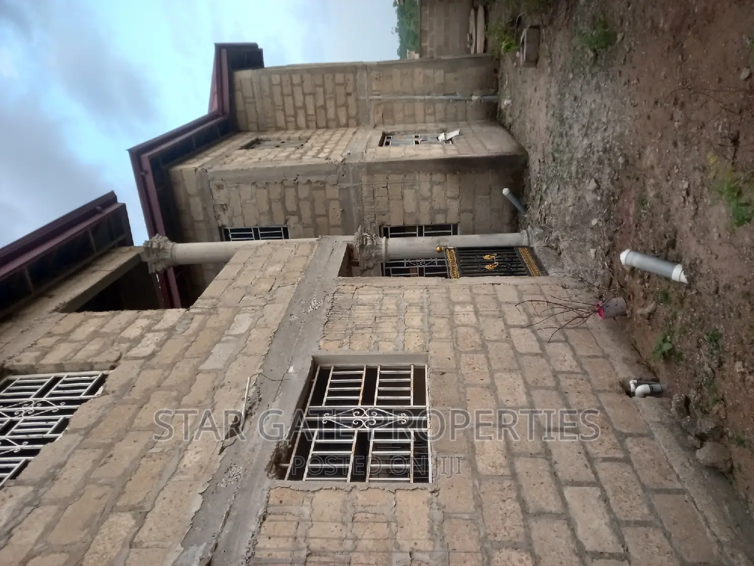 10bdrm House in Star Gate Properties, Kumasi Metropolitan for sale