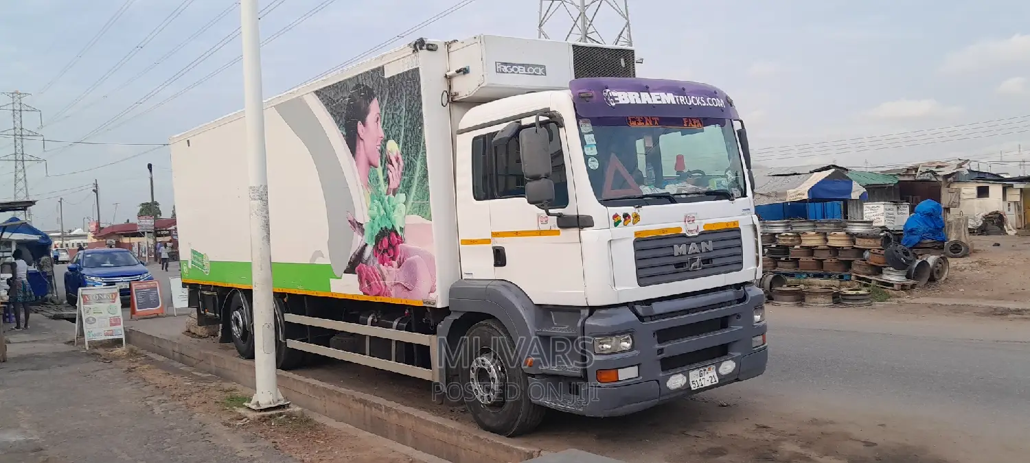 Truck for Rent. 30-Footer Cargo Box Truck for Rent