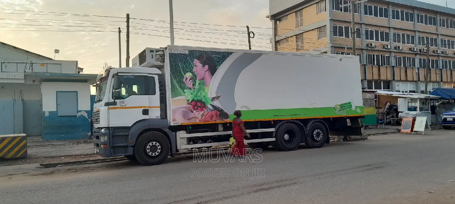 Truck for Rent. 30-Footer Cargo Box Truck for Rent