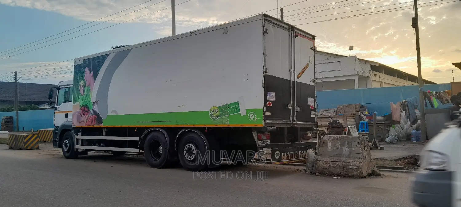 Truck for Rent. 30-Footer Cargo Box Truck for Rent