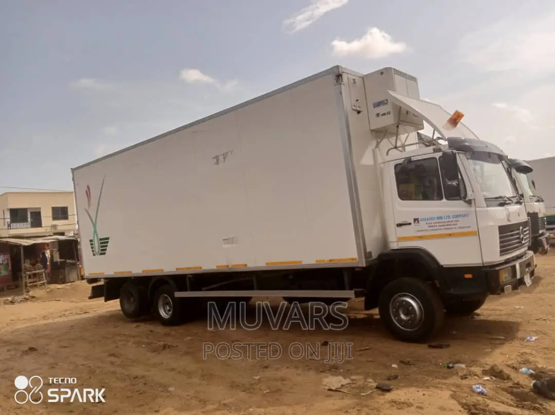 Trucks for Rent. 30-Footer Benz Cargo Box Truck for Rentals