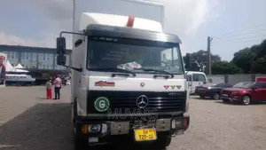 Trucks for Rent. 30-Footer Benz Cargo Box Truck for Rentals