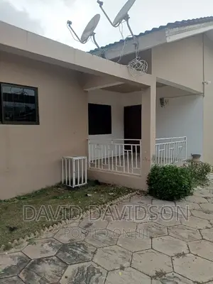 4bdrm Mansion in Executive 4 Bedroom, Tema Metropolitan for rent