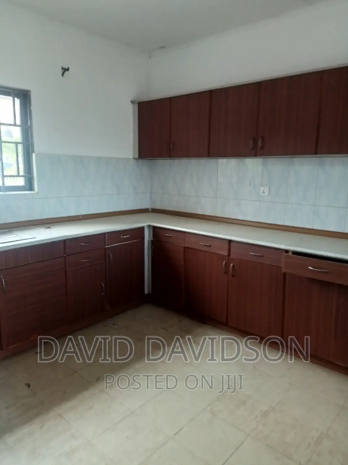 4bdrm Mansion in Executive 4 Bedroom, Tema Metropolitan for rent