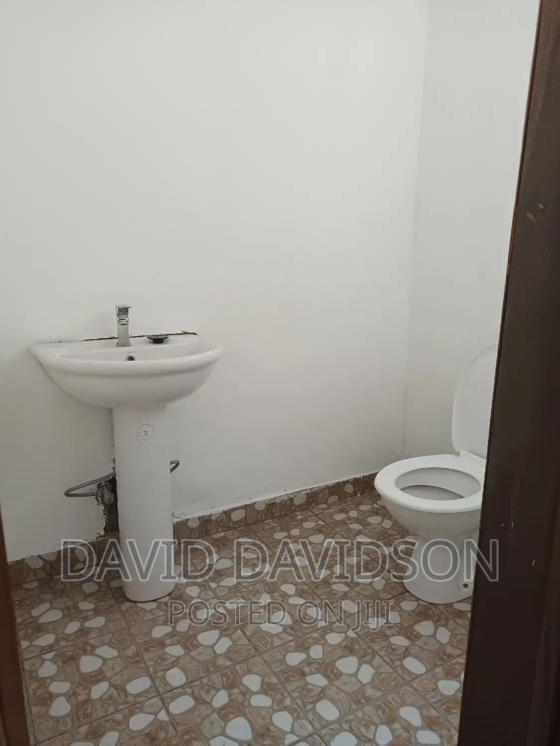 4bdrm Mansion in Executive 4 Bedroom, Tema Metropolitan for rent