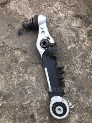 Benz C300/C400 Home Used LOWER/UPPER ARM Set Available