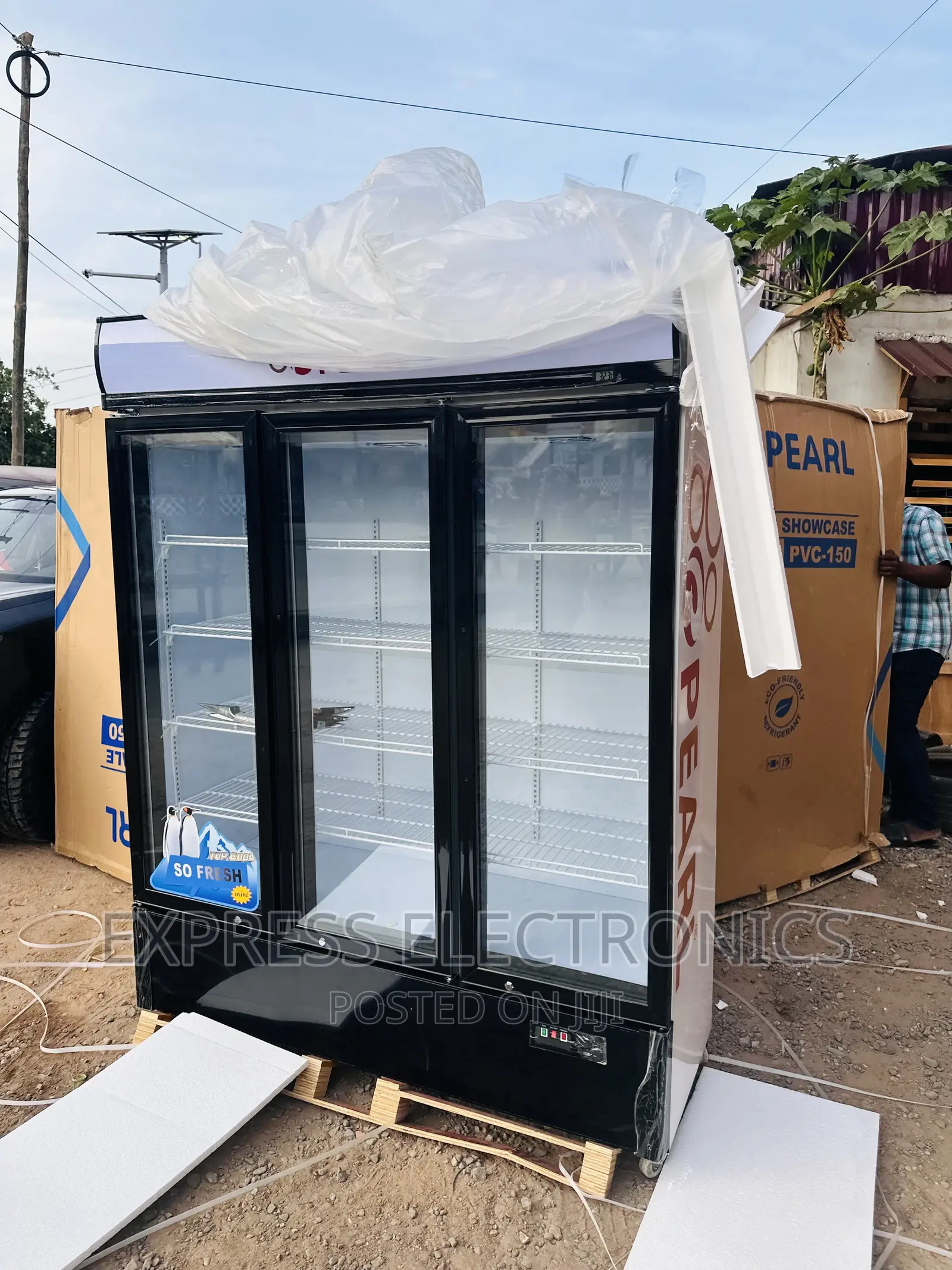 Special Offer on 3doors Display Fridge 950L PVC-150