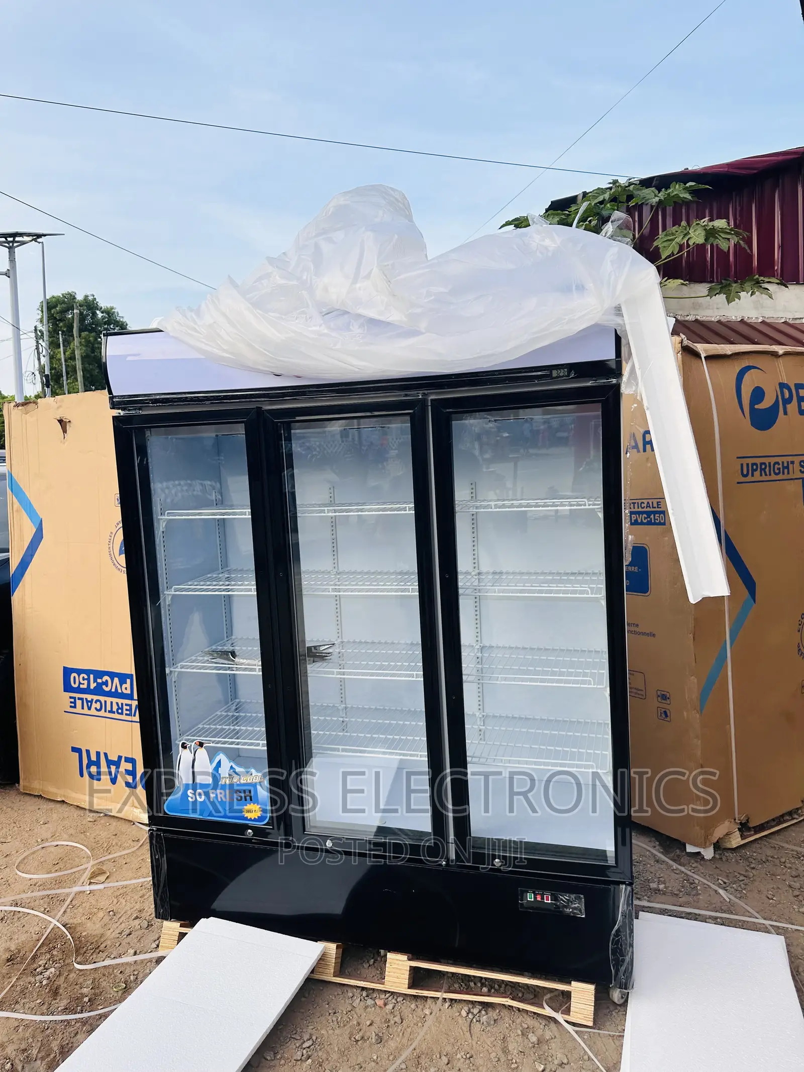 Spectacular Performance  Pearl 950L PVC-150 Display 3doors