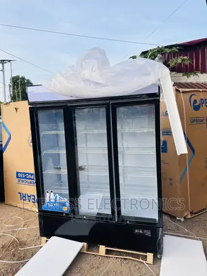 Spectacular Performance  Pearl 950L PVC-150 Display 3doors