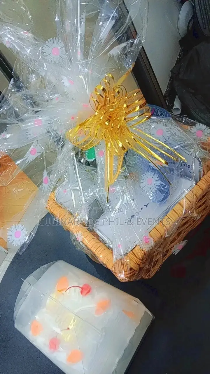 Food Basket With Cake