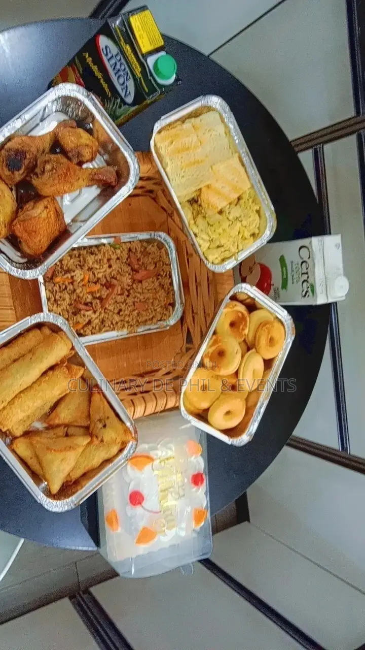 Food Basket With Cake