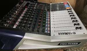 Yamaha KV8 Powered Mixer