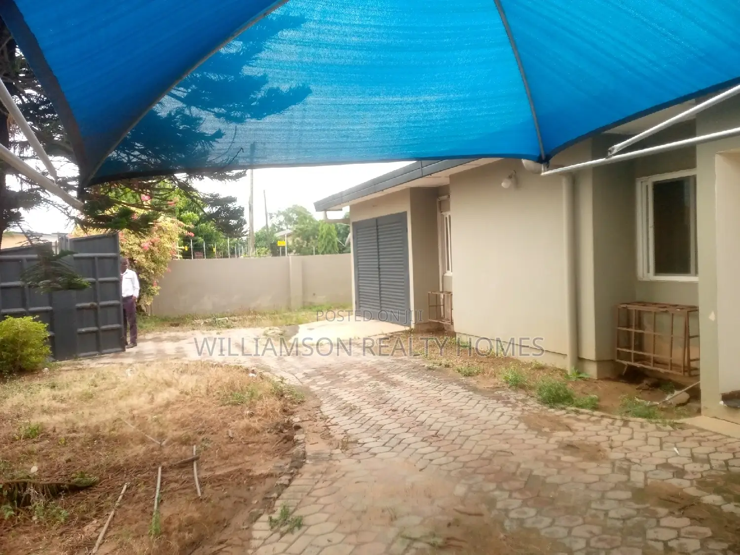 3bdrm House in Community 19 Estate,, Spintex for rent