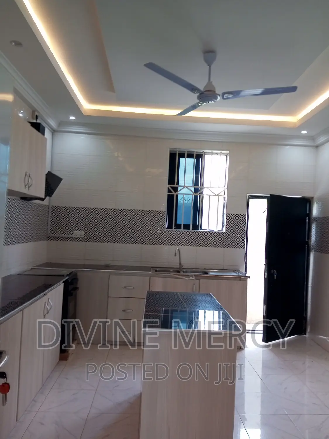 3bdrm Bungalow in Krispo City, Awutu Senya East Municipal for sale